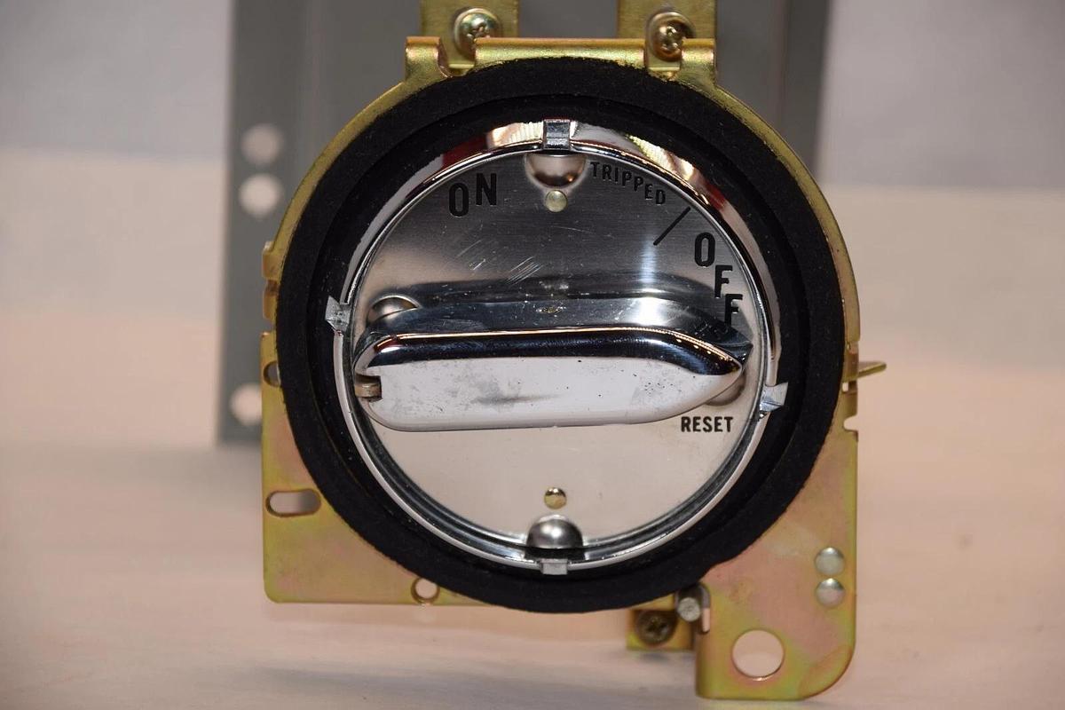 Used ITE 8910 Rotary On/Off Handle Switch for EF3 Style Circuit Breaker