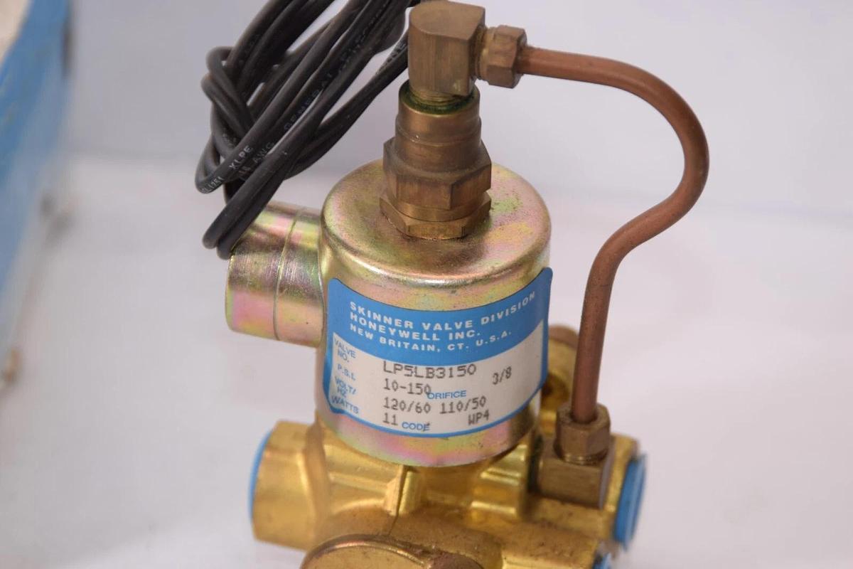 (NEW) HONEYWELL / SKINNER LP5LB3150 Solenoid Valve 3-Way 120V 10-150 PSI 3/8"