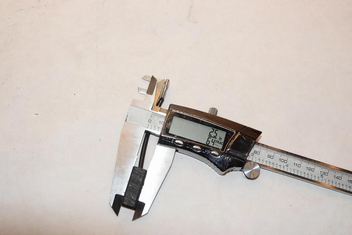 (NEW - Lot of 2) SOUTHLAND 8498-5410 100-125-8498 1/2" x 25/64" Carbon Brush