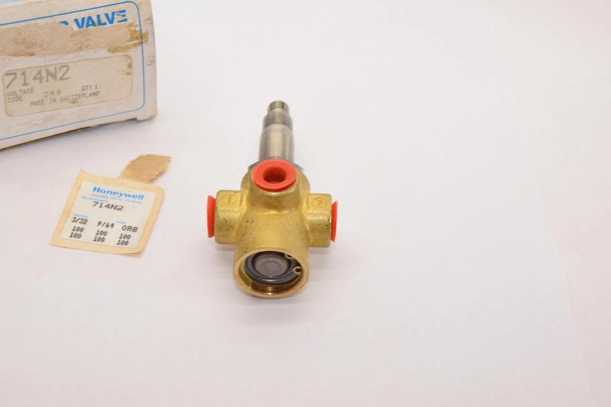 (NEW) HONEYWELL / SKINNER 714N2 3-Way Solenoid Valve