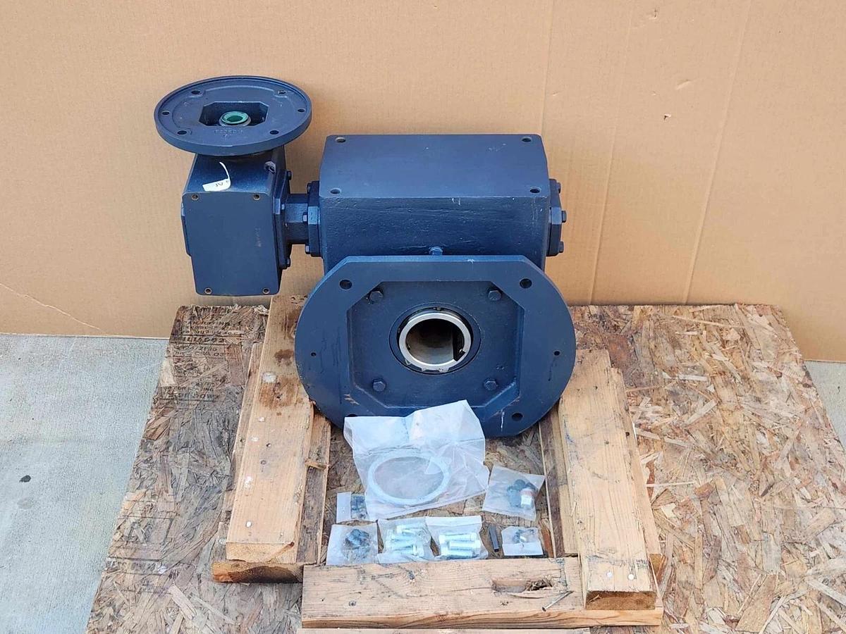 Stock GearBox  AC26590-1  1.951HP 600:1 Ratio, large heavy duty gear box (New)