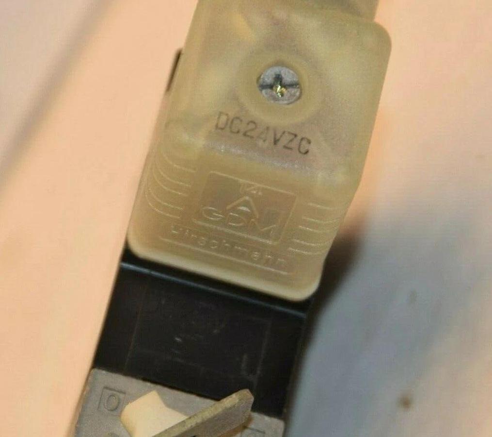 Used CKD 4F210-M3L 4F210M3L 0.1-1.0MPa 24V Coil Solenoid Valve