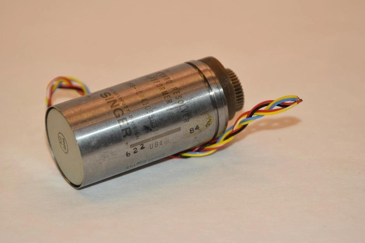 Used SINGER / KEARFOTT 05088-CR41095031 2500Hz SYNCHRO RESOLVER