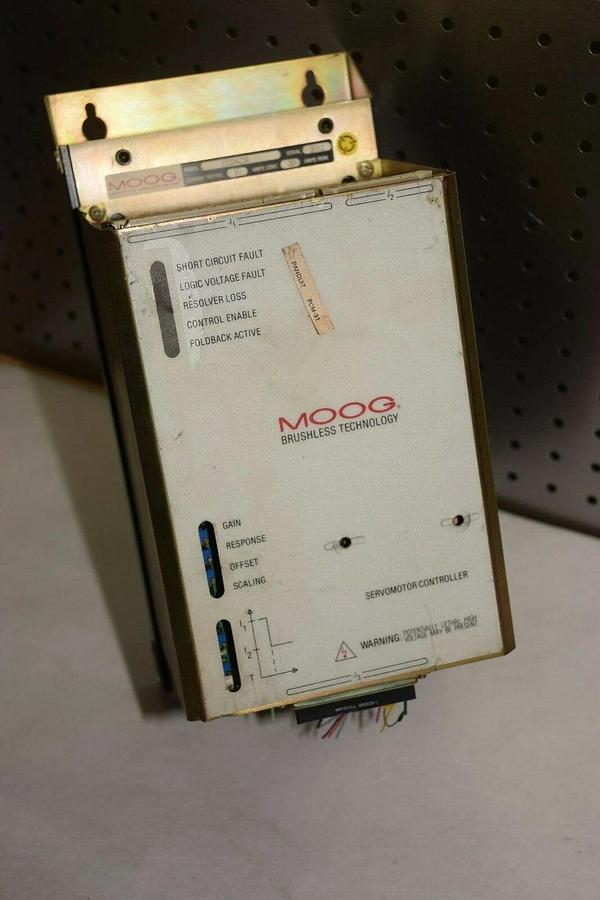 Used Moog Servo Motor Control Drive 152D423A