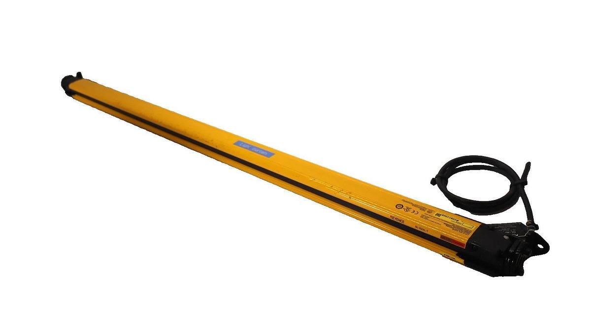 Used Keyence GL-R22L-T , GLR22LT 24V 56mA Light Curtain Transmitter