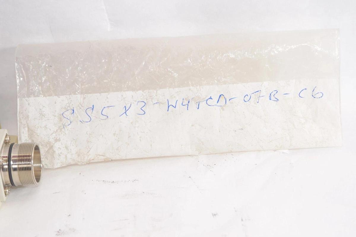 (NEW) SMC SS5X-3-W47CD-07B-C6 , SS5X3W47CD07BC6 7-Port Manifold Base