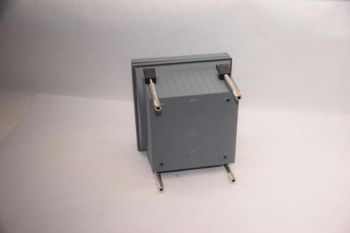 Used METTLER-TOLEDO COND 7100E F-2402COND-MT 24-230Vac/dc Conductivity Transmitter