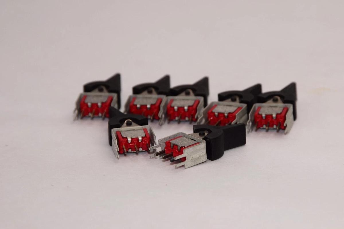 (NEW - Lot 7) C&K 7108 120/250Vac Miniature Rocker Switch