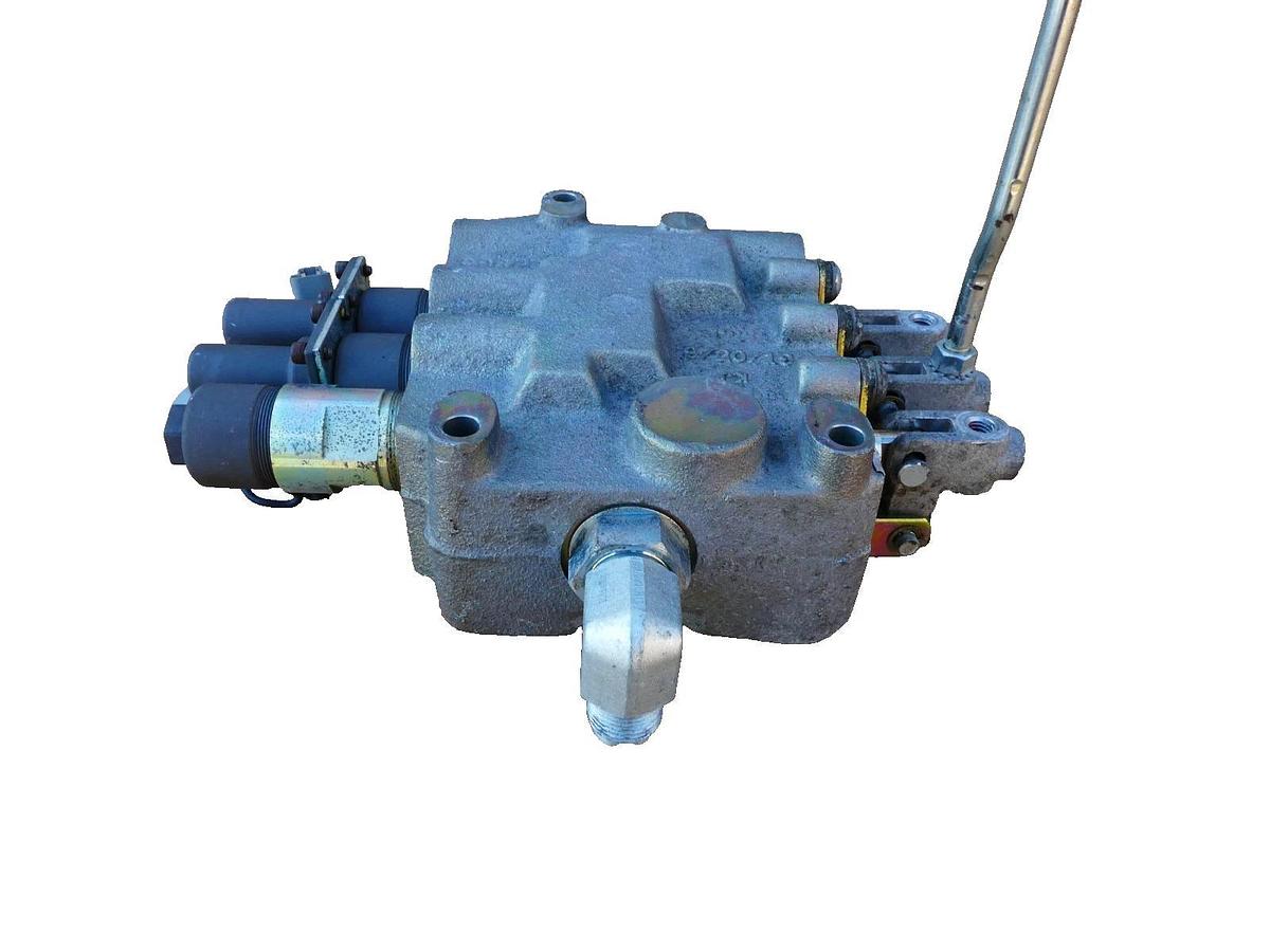 Used Altec 990860065 RH2LL Hydraulic Valve Block 3 spool Valve Manual pilot Operated