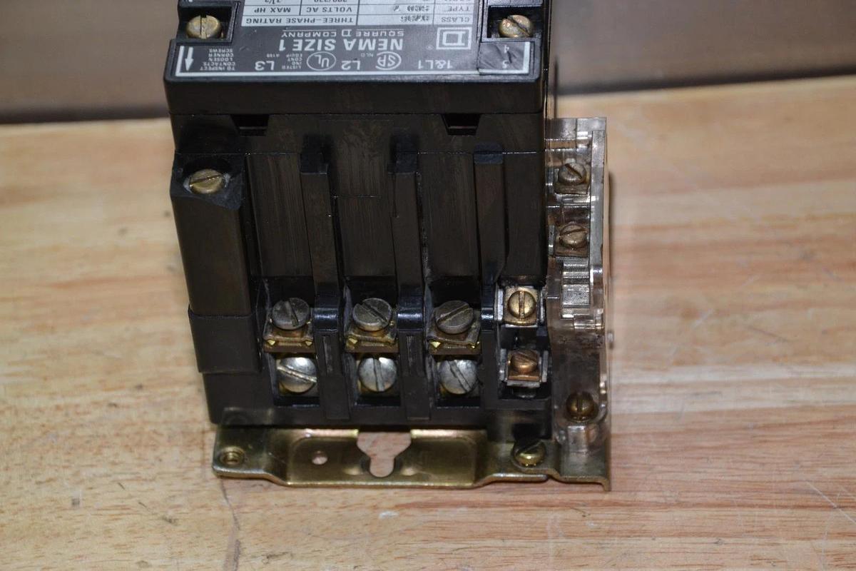 Used SQUARE D 8736 SC0 7 8736SC07 FORM S SERIES A 575V 10HP NEMA SIZE 1 STARTER