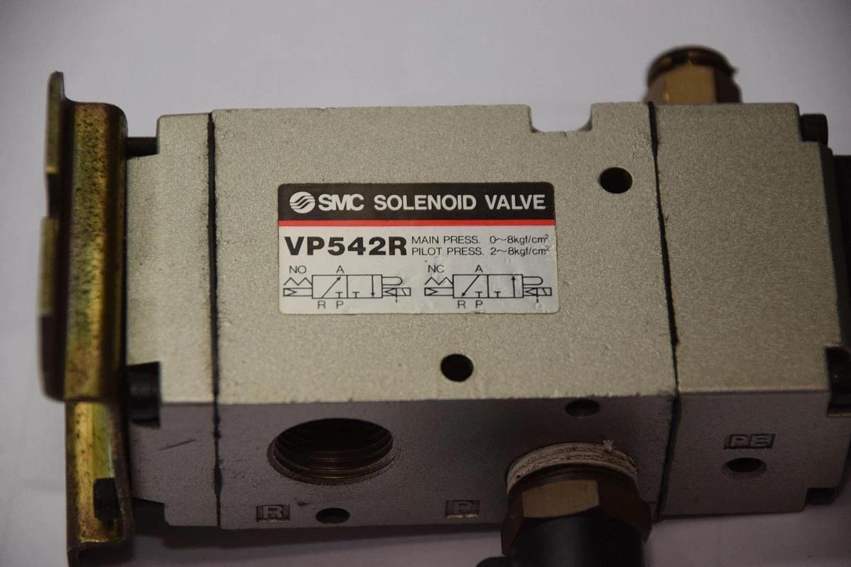 Used SMC VP542R 0~8kgf/cm2 2~8kgf/cm2 SOLENOID VALVE