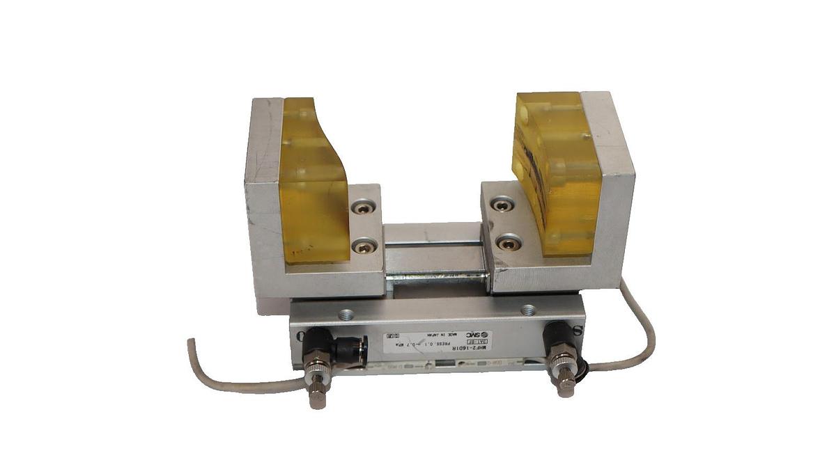 Used SMC MHF2-16D1R , MHF216D1R 0.1-0.7MPa Low-Profile Gripper Air Cylinder