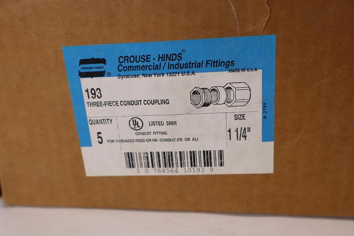 Crouse-Hinds 193 , 1-1/4" Three-Piece Conduit Coupling (New - Box of 5)
