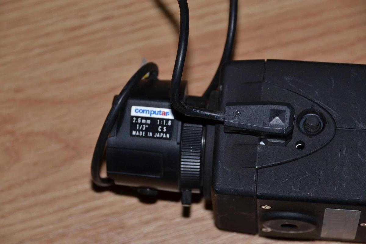 Used Pelco Ultria Hi-Res C10DN-6  Day/Night Security Camera CCTV 540TVL with Lens