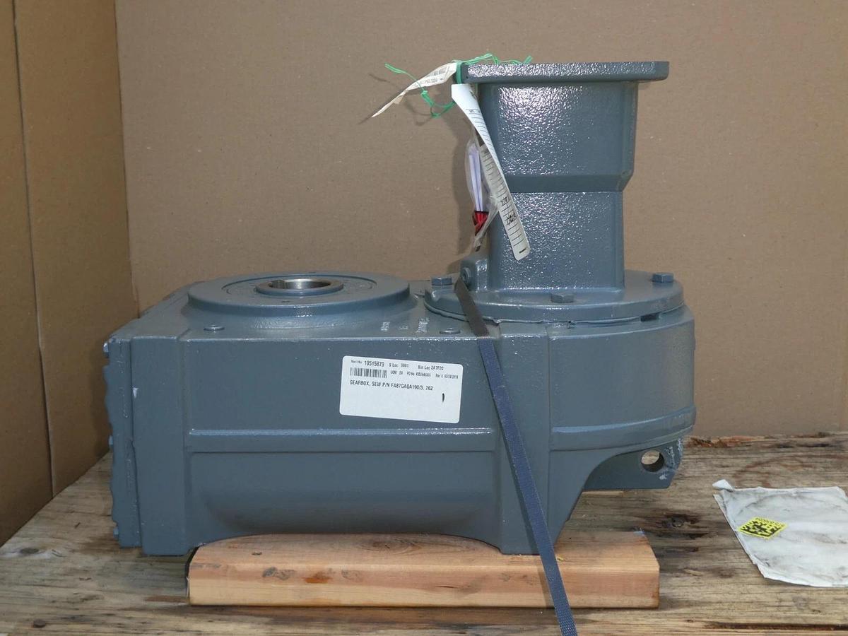 Refurbished Sew Eurodrive Gearbox FA87GAQA190/3, 262 2A7F2C10515879 FA87GAQA190/3,262 11.5:1