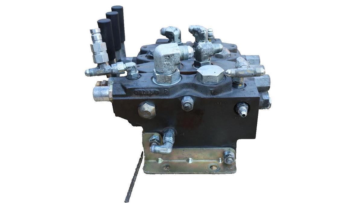 Used Altec DB5195.800 Hydraulic Valve Block 3 spool 3 spool Valve Manual Operated