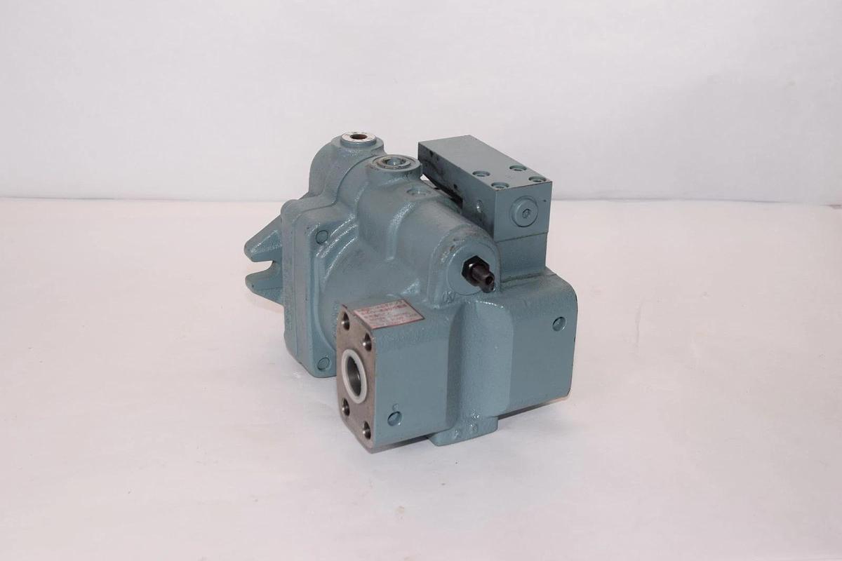 Nachi Piston Pump PVS-1B-16P3-E13 25030 PVS1B16P3E13 (NOS)