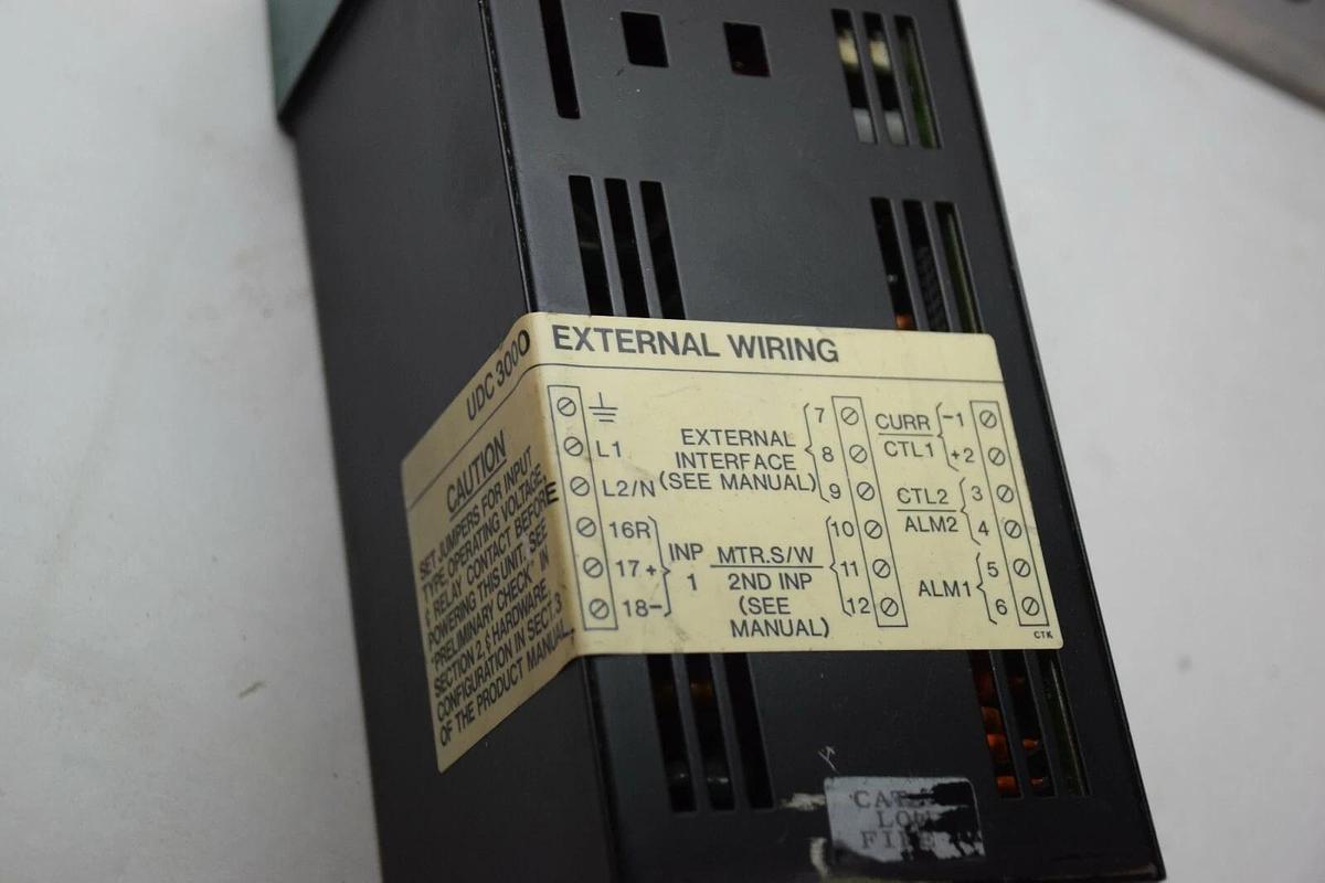 Used Honeywell Temperature Controller YDC3002-0-22A-1-DIN-0111,  51-51-25-07, DC3002-