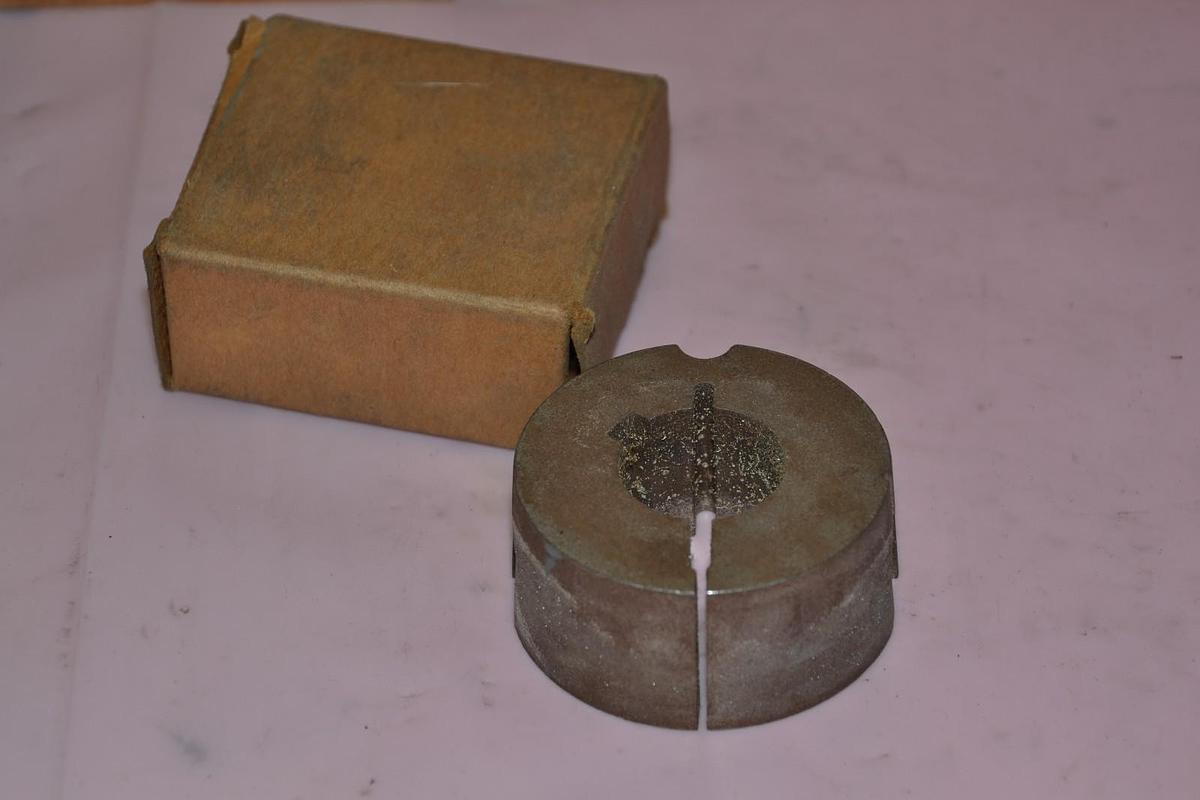 Used TAPER LOCK 1610 15/16" SPLIT TAPER BUSHING