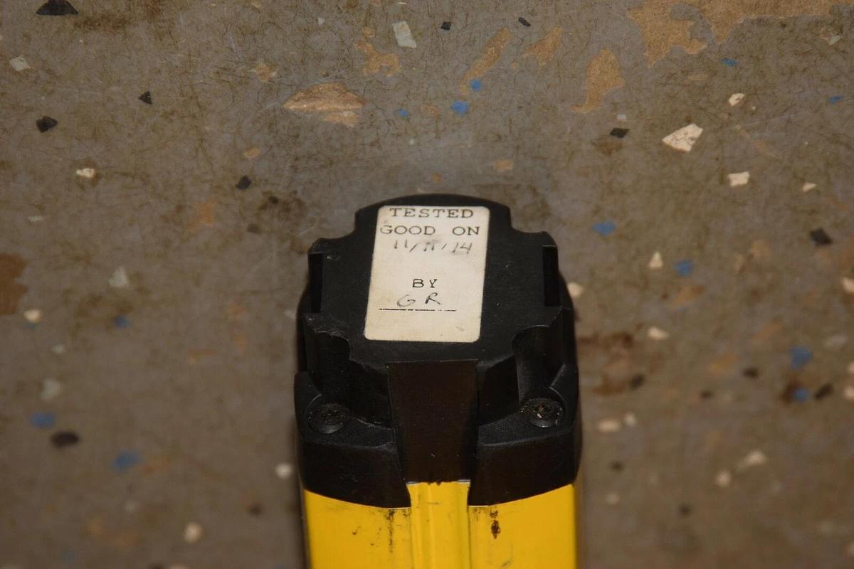 Used SICK XC40S-1203A0A00BA0 C4000 Series 1200mm 24Vdc  Light Curtain Sender