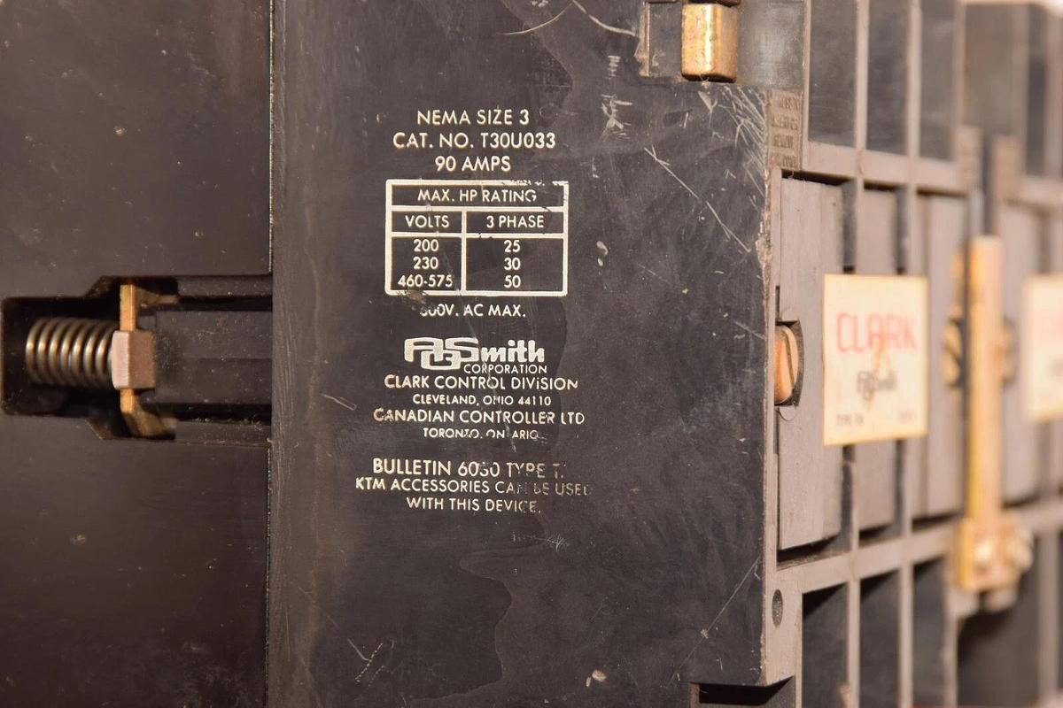 Used CLARK AOSmith T30U033 TM Size 3 3Ph Reversing Starter 120V Coil