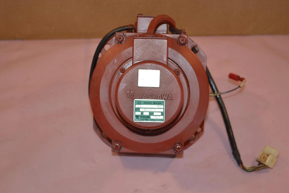 Used Yaskawa AC Servo Motor USAPEM-07YR21 043 513W 25kg.cm 2000r/m USAPEM-07YR21043