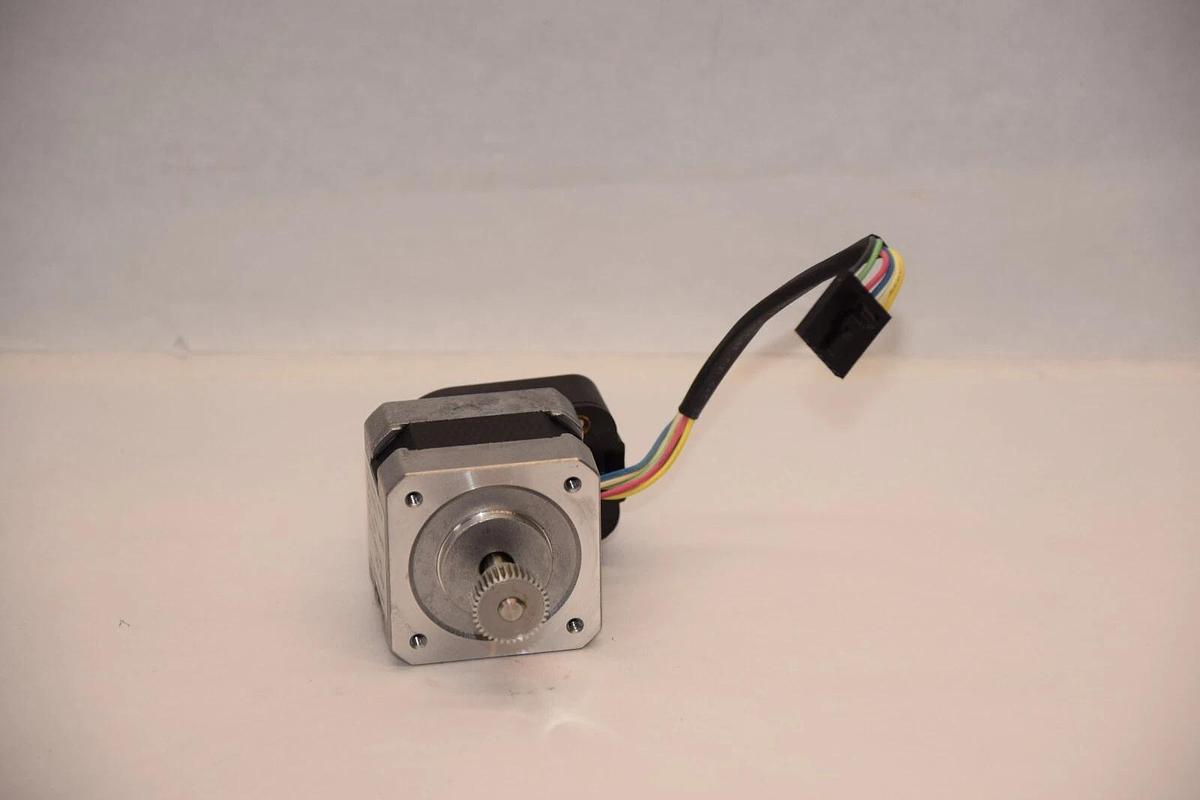 Used VEXTA Oriental 2 phase Stepping Motor C9879-9012E 6V w/ E5S-200-197-E