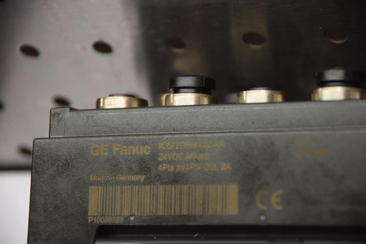 Used GE FANUC  IC677DBM442-AA  4 PTS. IN / 4 PTS. OUT, 24VDC  (DIO 4/4)