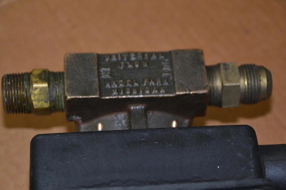 Used UFM Universal Flow Monitors Flow Meter B51678 SN-BSF5GM-6-32V1.0A1WU-PC3