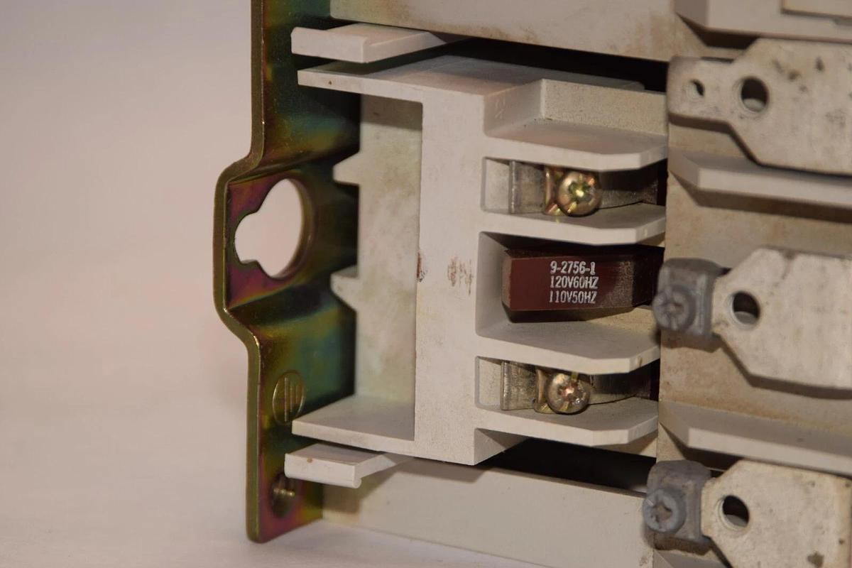 Used CUTLER HAMMER CE15MN3 Size M Series A1 110/120V Coil Contactor