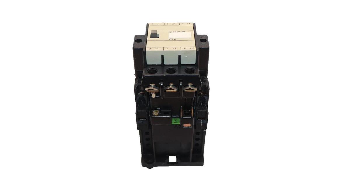 Siemens 3TB44 17-0B 24V Coil 3pole Size 1 Contactor (New)