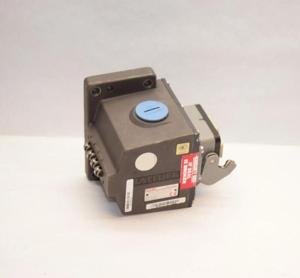 Used BALLUFF BNS-813-X518-D04-L12-100-22-04 BNS813X518D04L12 Mechanical Limit Switch