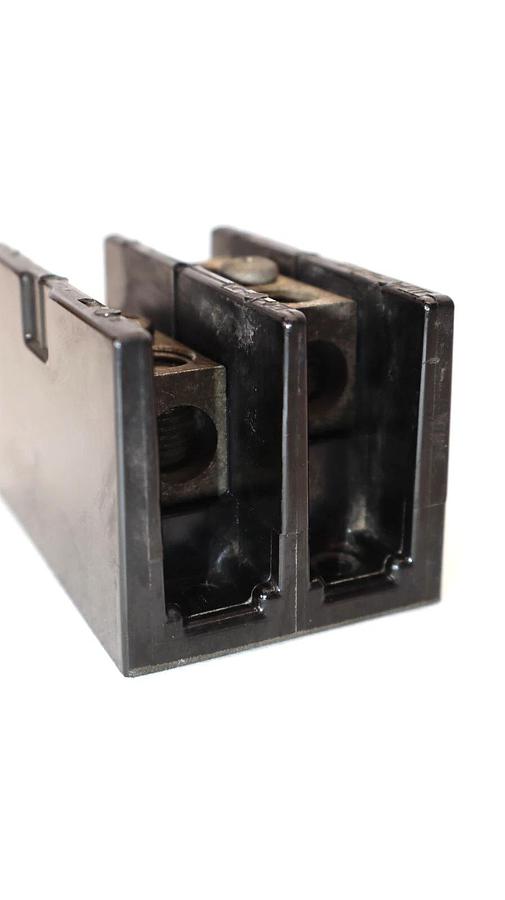 Used MARATHON 1422572 600V 175A 2P Terminal Block