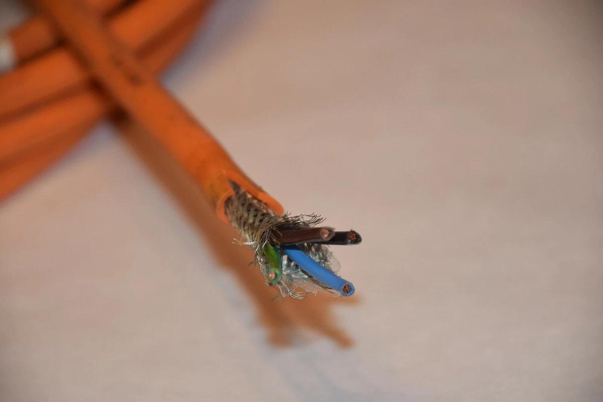 Used ALLEN BRADLEY 2090 2090-CPWM7DF-16AA60 SERIES A 16' CABLE