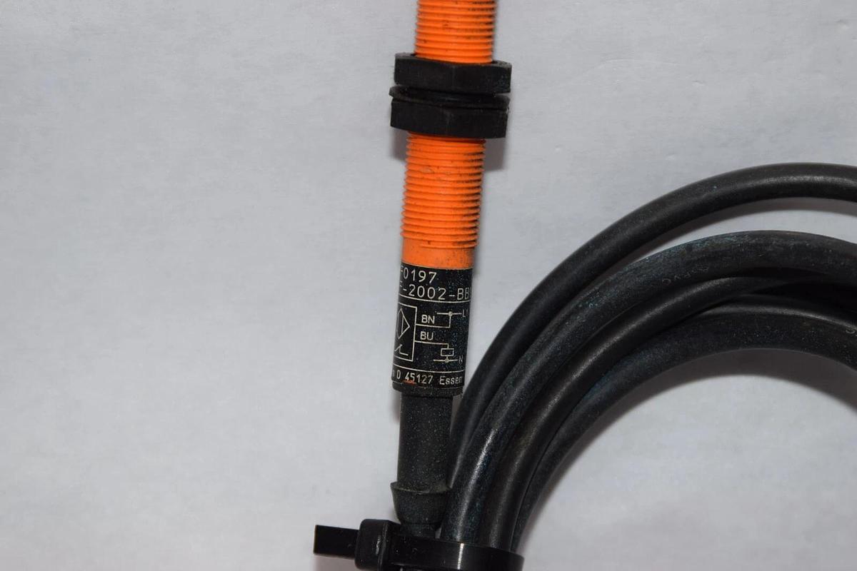 Used IFM EFECTOR INC. IF-2002-BBOW , IF0197 20-140Vac 45-65Hz Proximity Sensor