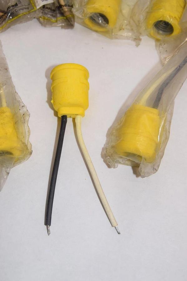 (NEW - Lot of 10) DANIEL WOODHEAD 600 233-475-60 E Pigtail Socket