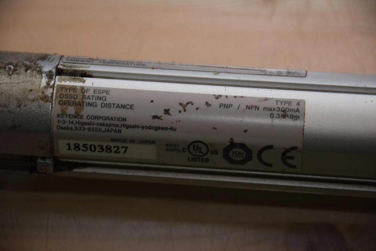 Used KEYENCE SL-C40H-T 24V 81mA 780mm CLASS 2 TRANSMITTER SAFETY LIGHT CURTAIN