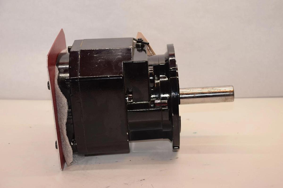 NEW- NORD DRIVESYSTEMS 373.1F-71L/4 CUS 180E 0.5Hp 1" Shaft Inline Speed Reducer