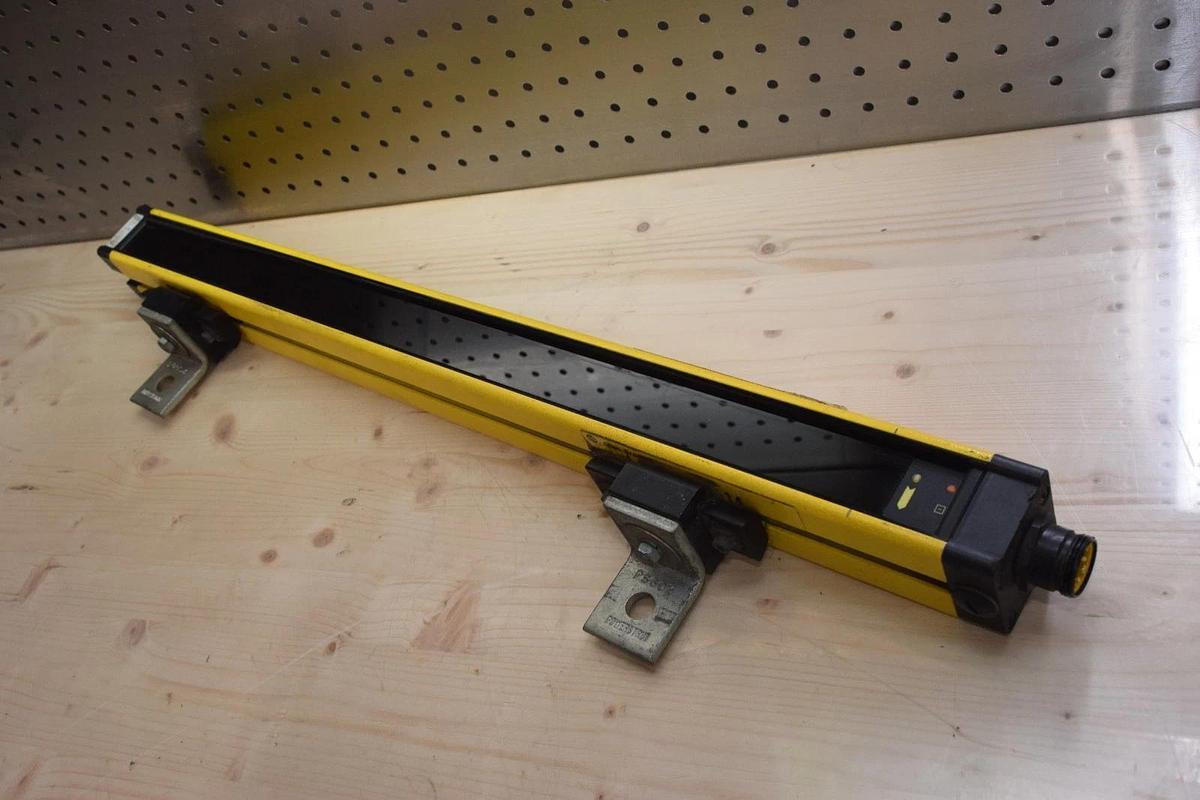 Used ALLEN BRADLEY GUARDMASTER 440L T4B0600-N TYPE 4 14mm SAFETY LIGHT CURTAIN