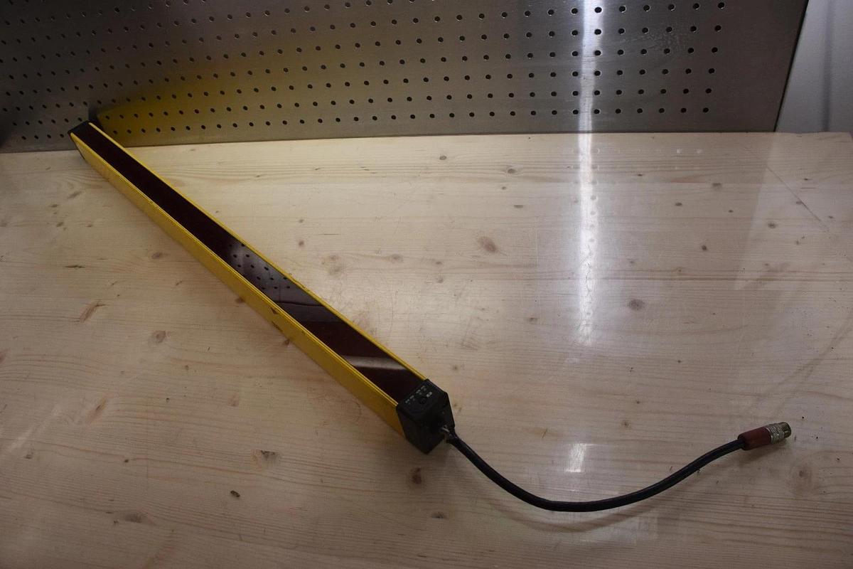 Used STI 70158-2077 MS46SR-30-700-Q1-R-NC-FP-TK1 RECEIVER SAFETY LIGHT CURTAIN