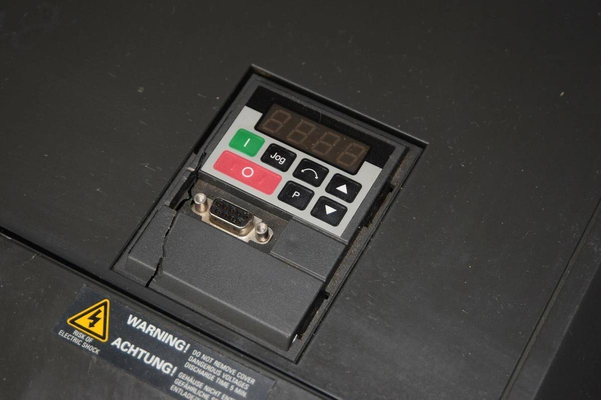 Used SIEMENS 6SE3228-4DK40 380-500V 113A 60hp Midimaster Vector Drive 6SE32284DK40