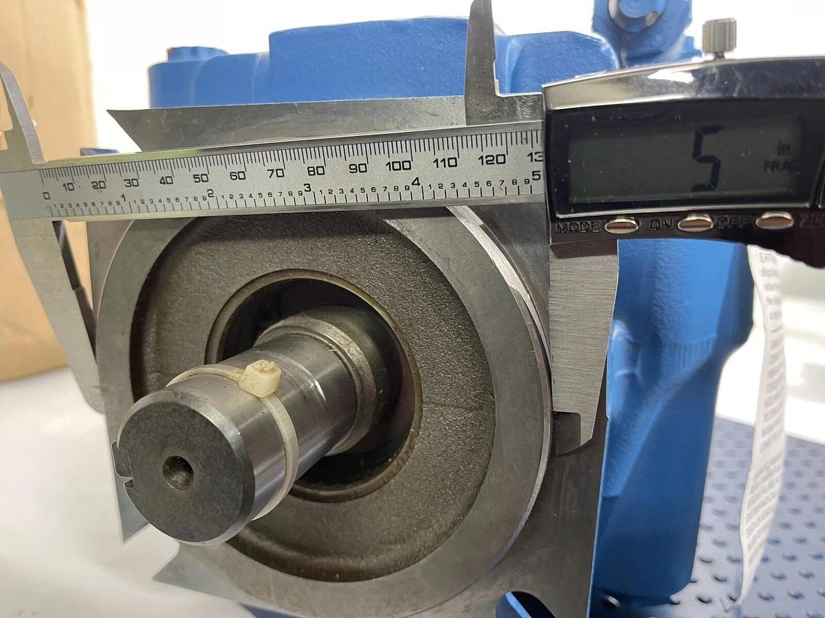 Eaton Vickers HYD Pump PVH098R01AJ30A07000000100100010A 02-137350 00411603  NEW