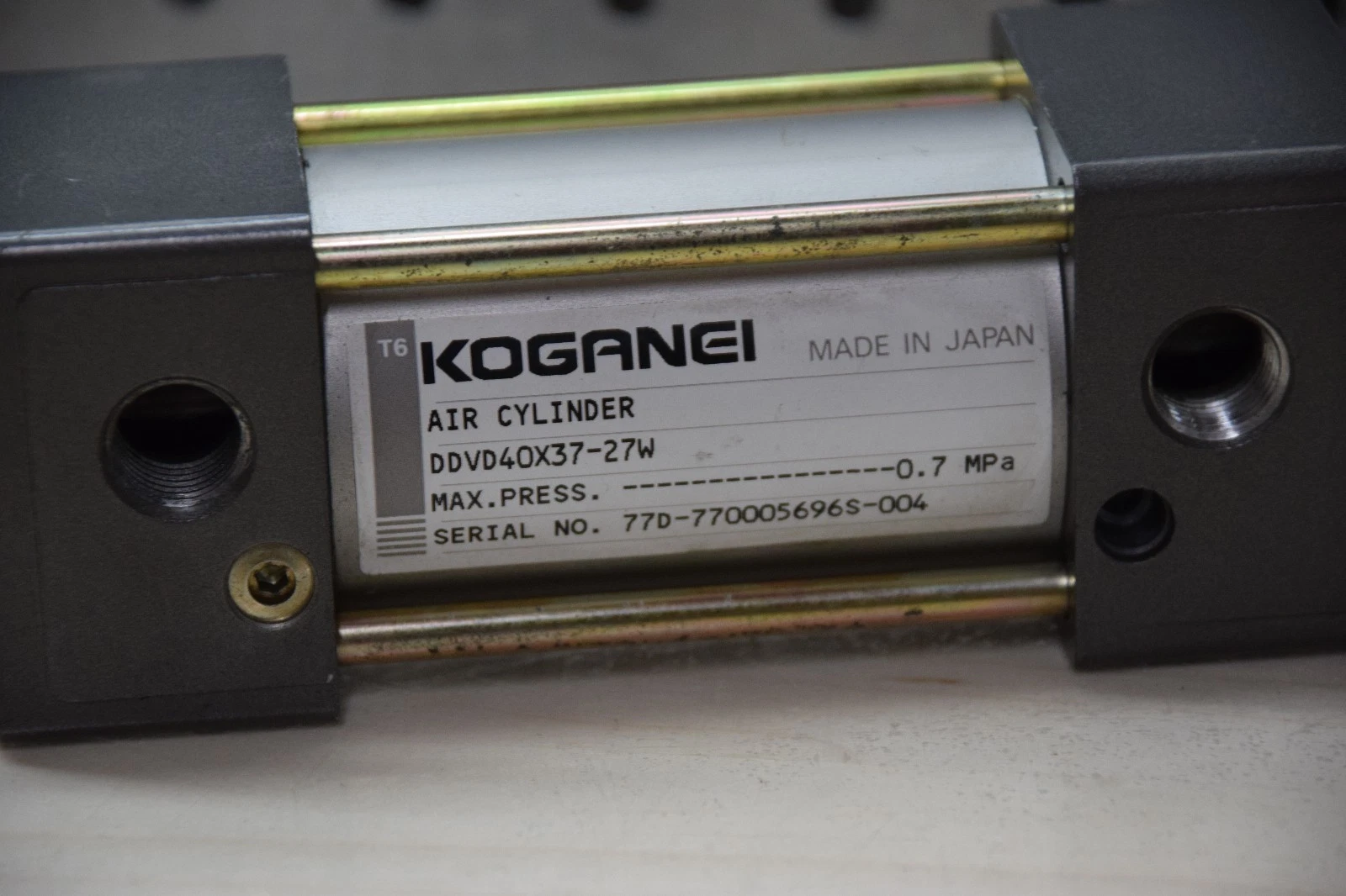 KOGANEI DDVD40X37-27W 40mm BORE 37mm STROKE AIR CYLINDER NEW