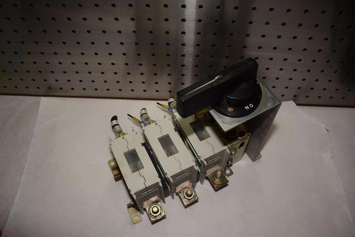 Used BUSSMANN BDNF200A 600V 200A 3PH GENERAL PURPOSE SWITCH