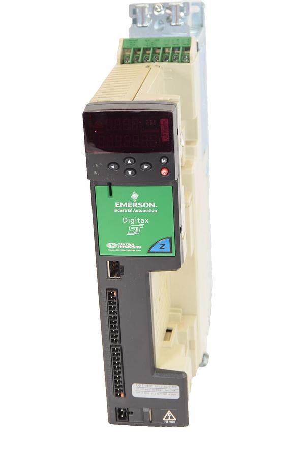 Used EMERSON DST1401 380-480V 50/60Hz 3ph 2.6A Digitax ST Driver