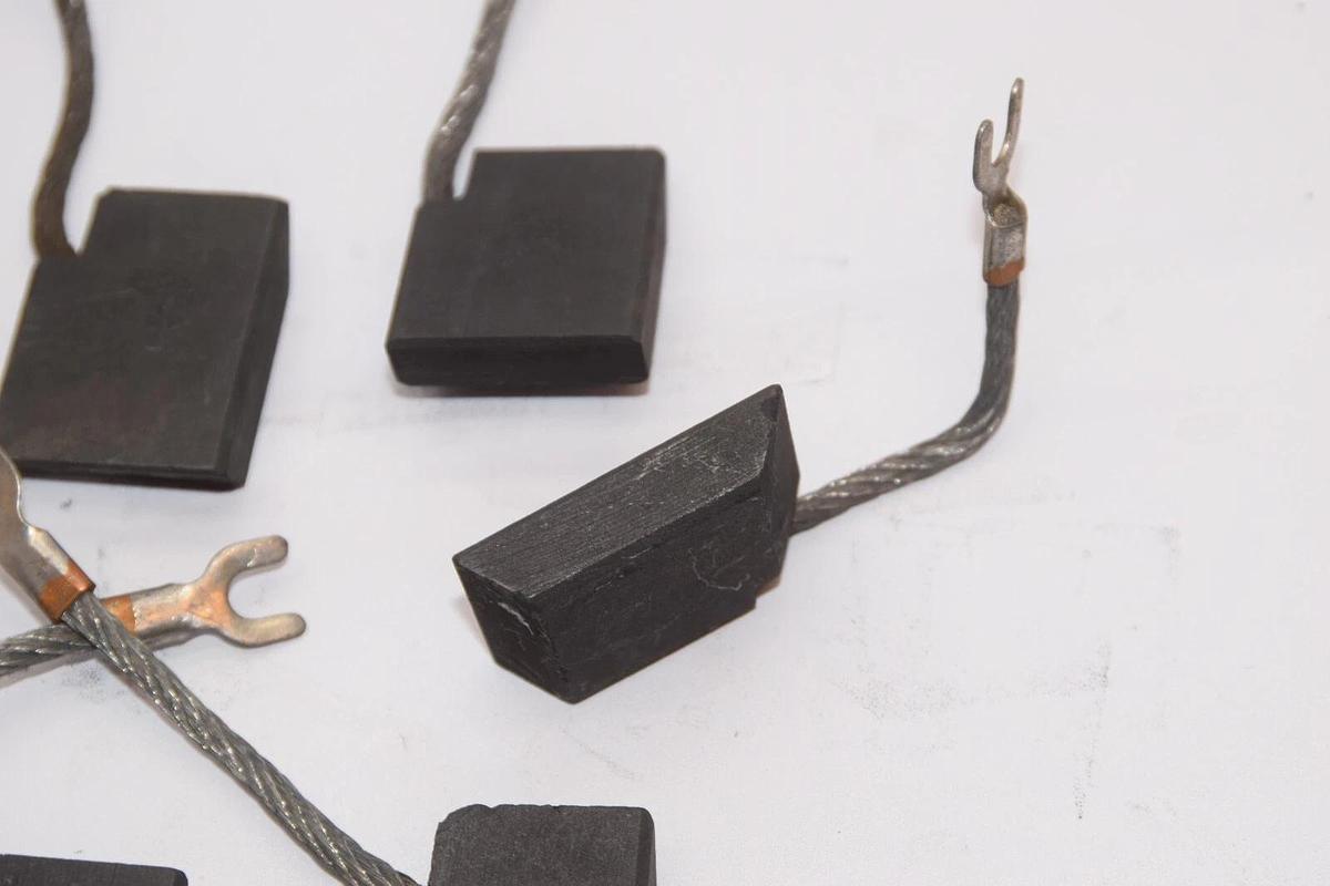 (NEW - Lot of 11) SCP 472G 1-2/8" x 1/2" Carbon Brush