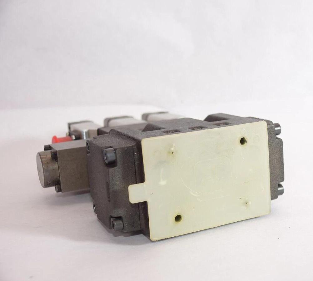 PARKER Prop Directional Control Valve D31FTE02CC4NF0022  D1FVE02BCNF0B22 (NEW)
