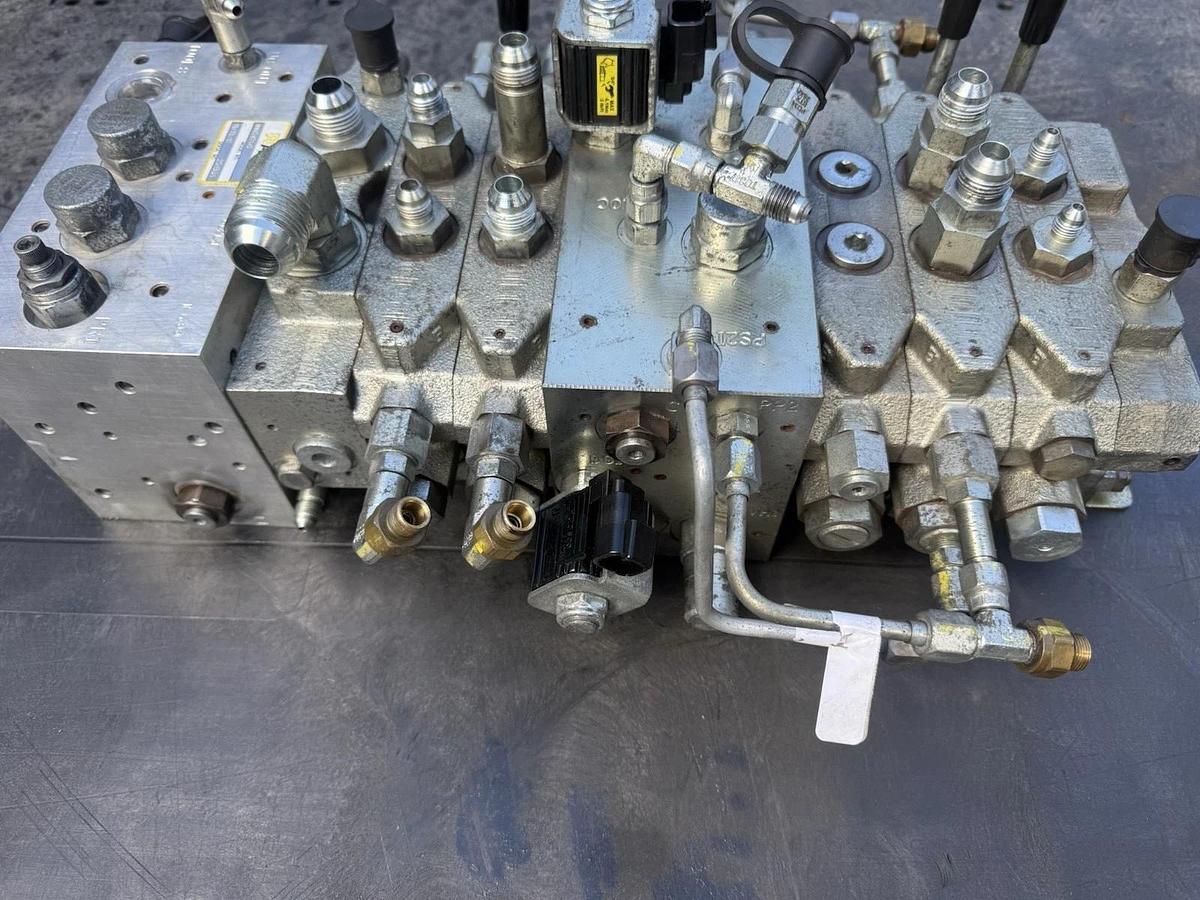 Used Altec 990292145, DB5195.800 Hydraulic Valve Block 7 spool Valve