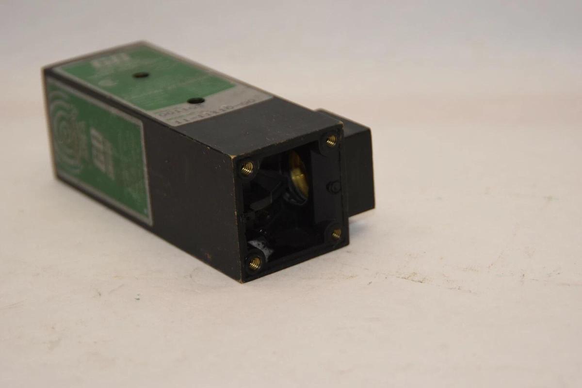 Used GO 11-11110-00 3A/10A 24Vdc / 120Vac Leverless Limit Switch