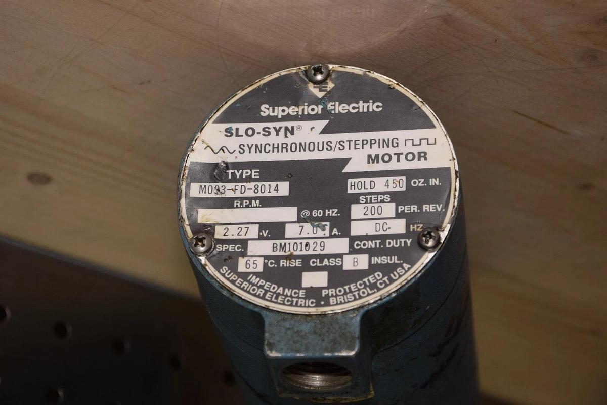 Used SUPERIOR ELECTRIC SLO-SYN M093-FD-8014  M093FD8014 SYNCHRONOUS STEPPING MOTOR